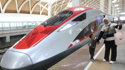 中印“带路”合作标志性项目　雅万高铁发送旅客突破100万人次