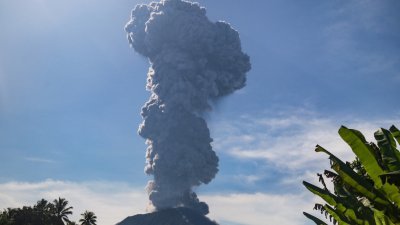 印尼伊布火山大喷发　警戒等级升至最高