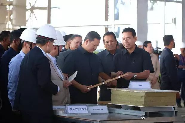 柬埔寨洪玛耐首相视察德崇国际机场