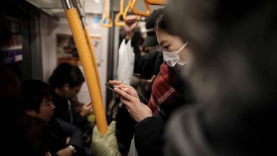  观光客“喜欢在电车上聊天”　日本人生气：这是种霸凌