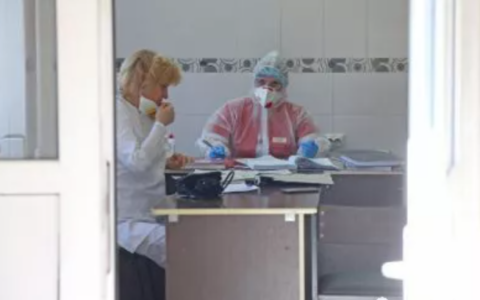 乌克兰每日新增接近万人关口，疫情控制局势严峻