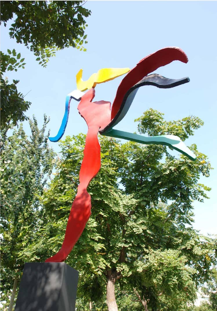 郑傅安于2008年为北京奥运设计5公尺的“生命的能量”雕塑。（郑傅安提供）