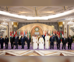 曼苏尔·本·扎耶德率领阿联酋代表团参加第32届阿拉伯联盟首脑会议