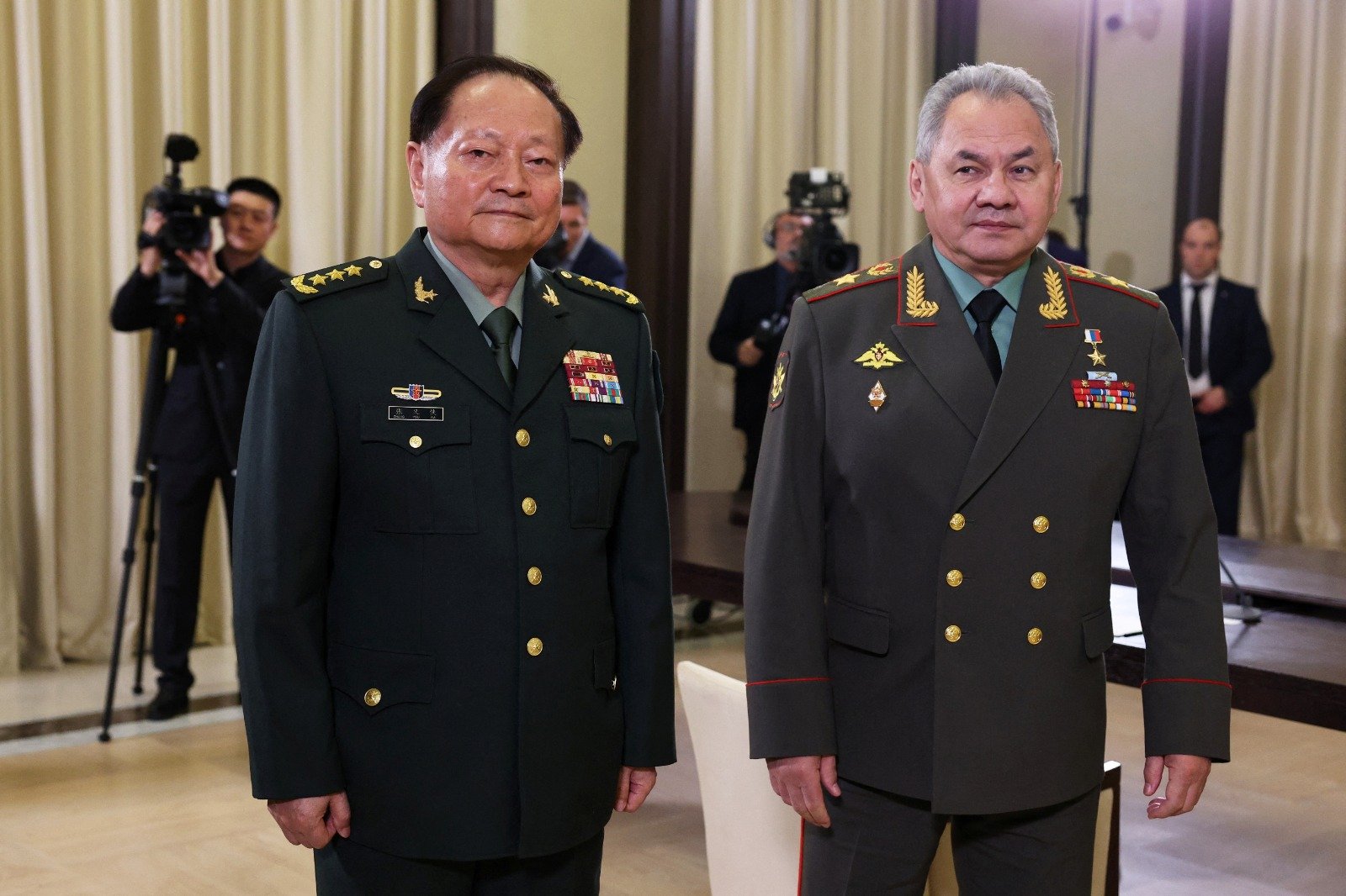中国中央军委副主席张又侠与俄罗斯防长绍伊古，这是两人在在10天内第2次会面。（图取自俄罗斯卫星通讯社/路透社）