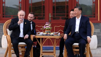 西方和俄罗斯之间　美国：中国不能两者兼得