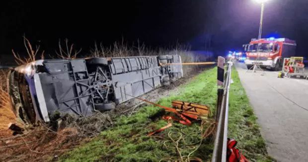 德国再次发生高速公路客车侧翻事故