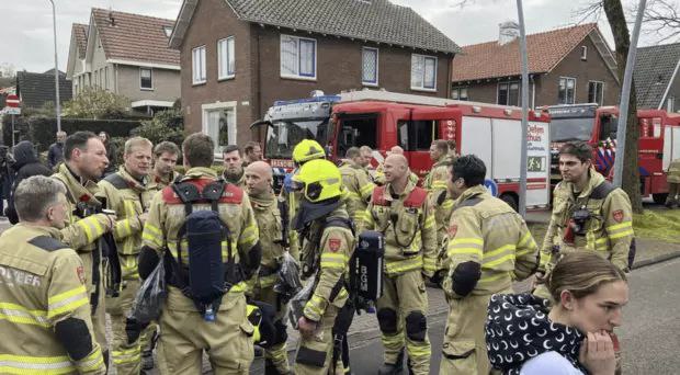 荷兰发生劫持人质事件劫匪身带爆炸物