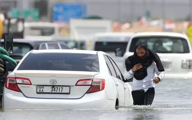 迪拜发洪水赖人工降雨吗