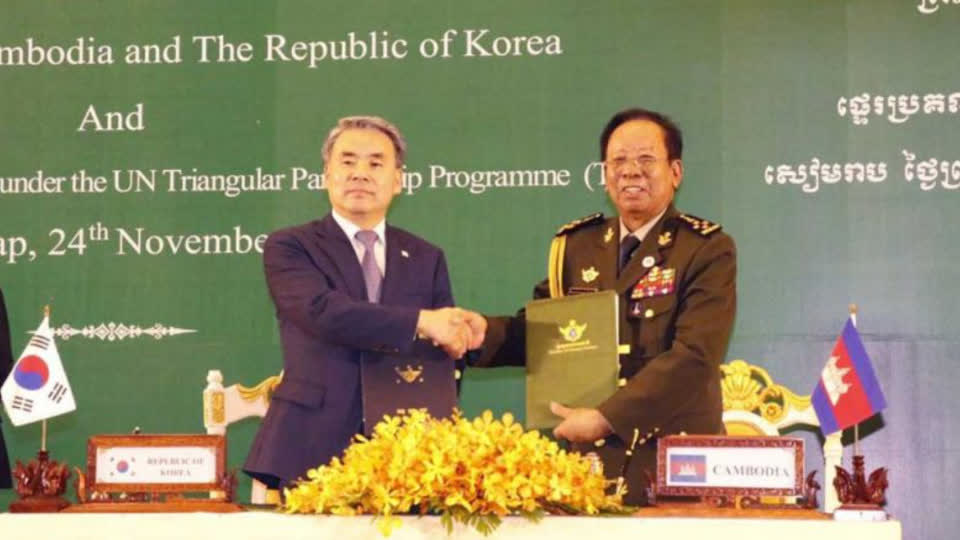 国防部长：韩国和柬埔寨军队的合作加强了两国关系！